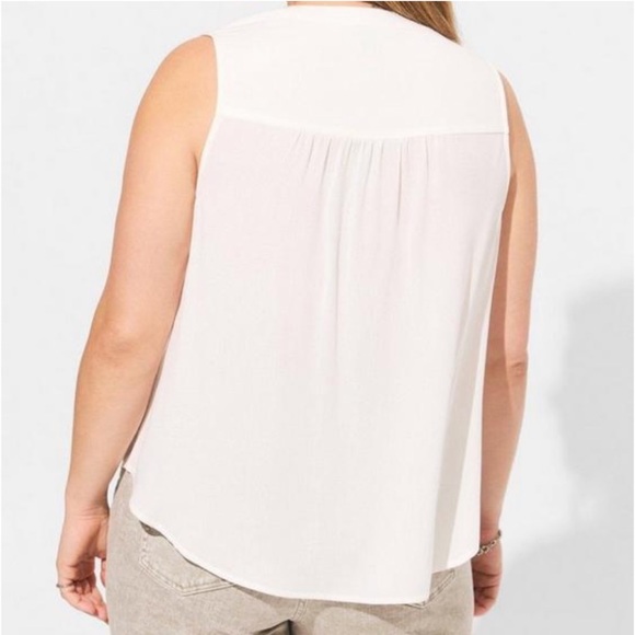 Torrid White Button Front Blouse! NWT! Size 00X - Picture 7 of 7